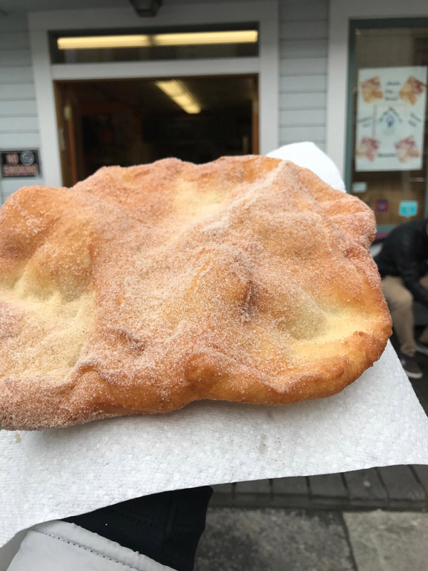 fry-bread-do-klondike-doughboy-skaway-alasca