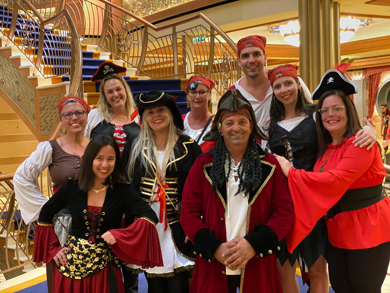 Nosso grupo no Disney Dream fantasiado de Pirata